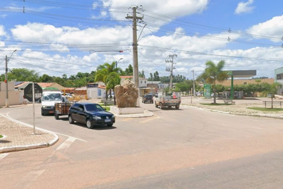 MP Eleitoral pede retirada de propaganda política na BR-316, em Araripina, por ameaça à segurança viária