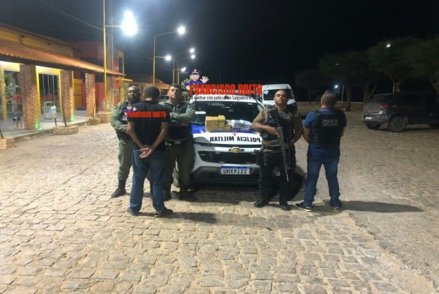 Sertão do Araripe: Polícia Militar apreende mais de 21 kg de drogas em ônibus de turismo na PE-122, em Santa Cruz
